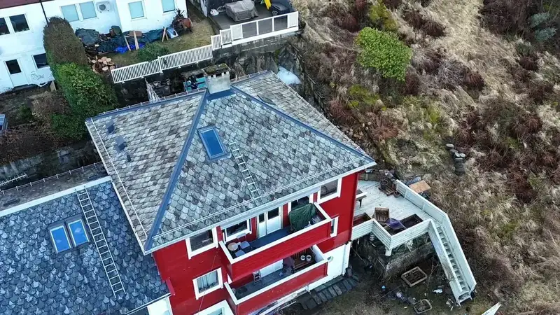 Taktekking med skifer – flyfoto av tak i Bergen